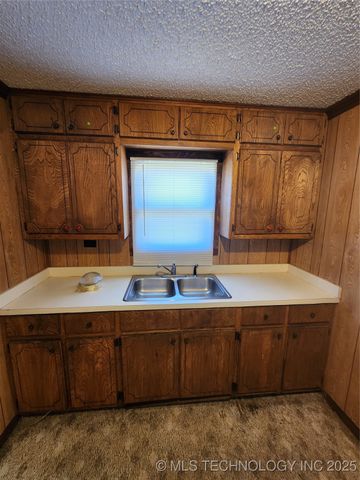 611 N 7th Avenue, Madill, OK 73446