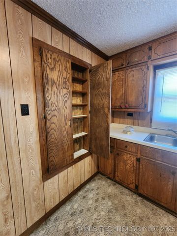 611 N 7th Avenue, Madill, OK 73446