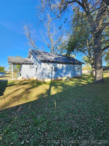 611 N 7th Avenue, Madill, OK 73446