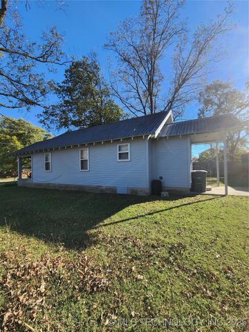 611 N 7th Avenue, Madill, OK 73446