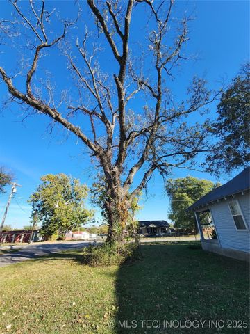 611 N 7th Avenue, Madill, OK 73446