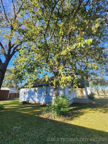 611 N 7th Avenue, Madill, OK 73446