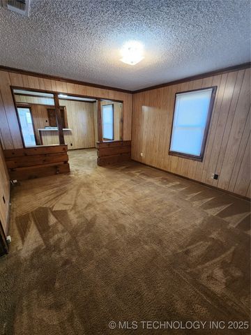 611 N 7th Avenue, Madill, OK 73446