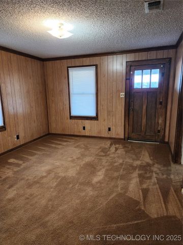 611 N 7th Avenue, Madill, OK 73446