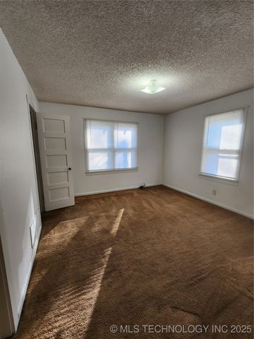 611 N 7th Avenue, Madill, OK 73446