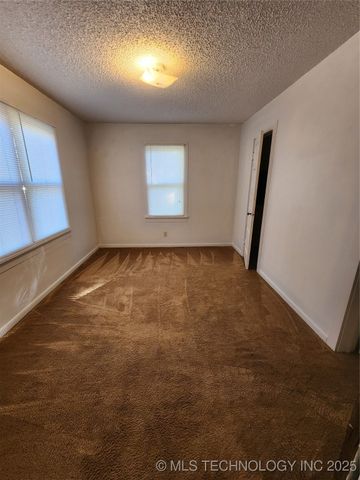 611 N 7th Avenue, Madill, OK 73446