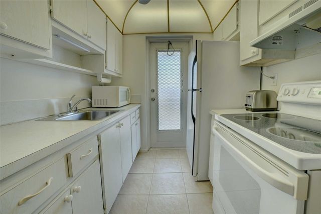 1117 Lake Terrace 208, Boynton Beach, FL 33426