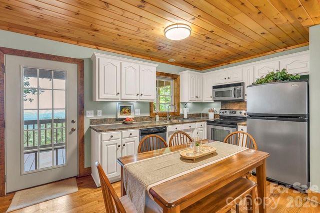 199 Bear Drive, Blowing Rock, NC 28605