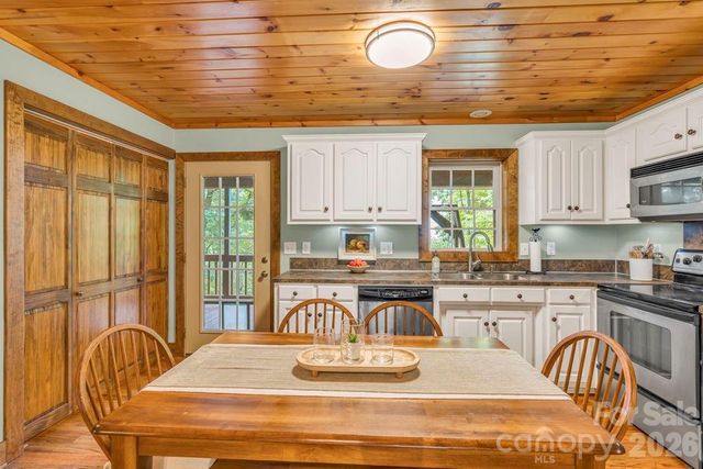 199 Bear Drive, Blowing Rock, NC 28605