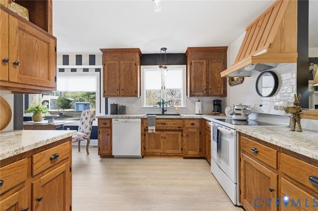 6606 W Quaker Rd, Disputanta, VA 23842