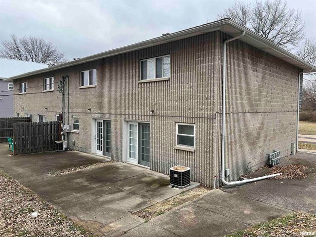 111 PIN OAK Drive, Pekin, IL 61554