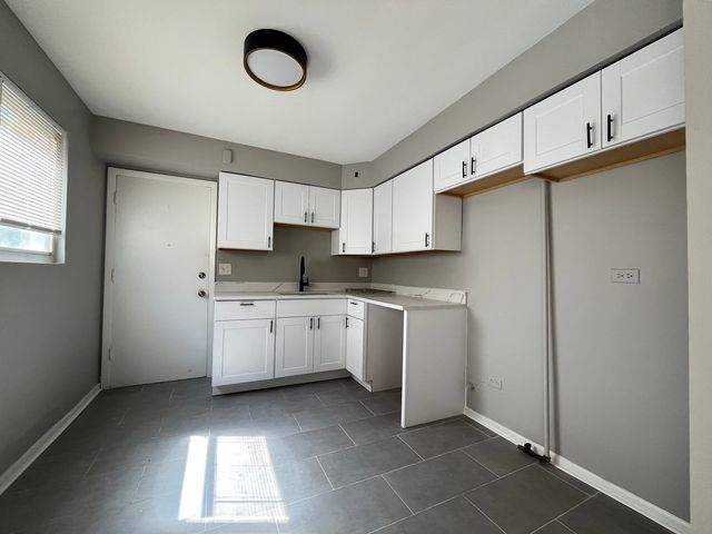 1624 W Touhy Avenue 1B, Chicago, IL 60626