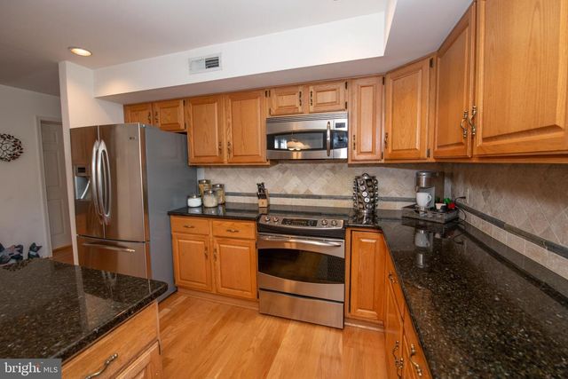 19 ZELKOVA DR, Holland, PA 18966