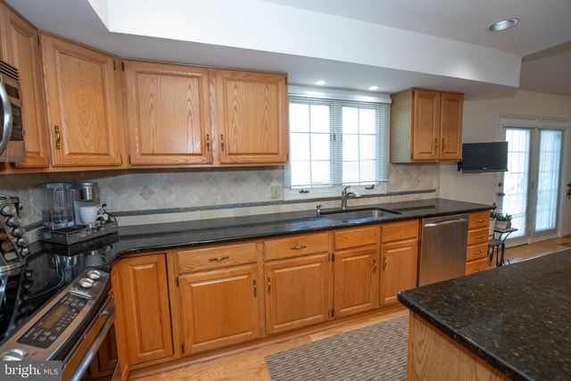 19 ZELKOVA DR, Holland, PA 18966