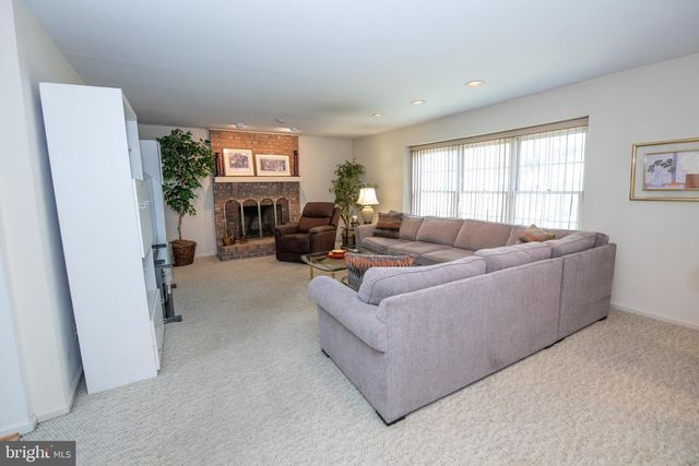 19 ZELKOVA DR, Holland, PA 18966