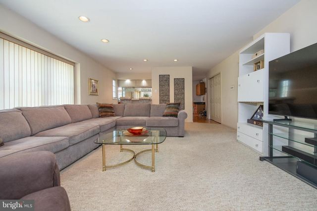 19 ZELKOVA DR, Holland, PA 18966