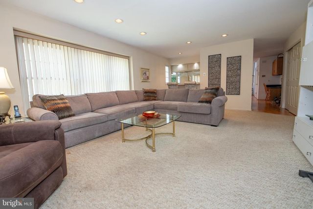 19 ZELKOVA DR, Holland, PA 18966