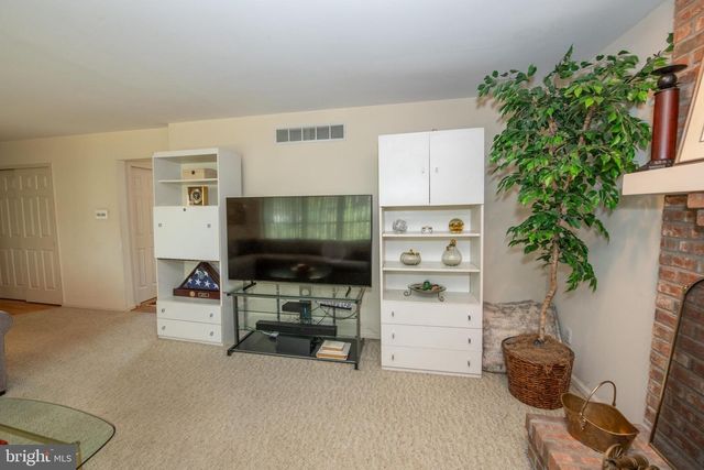 19 ZELKOVA DR, Holland, PA 18966