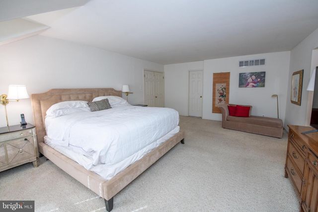 19 ZELKOVA DR, Holland, PA 18966