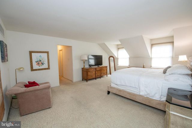 19 ZELKOVA DR, Holland, PA 18966