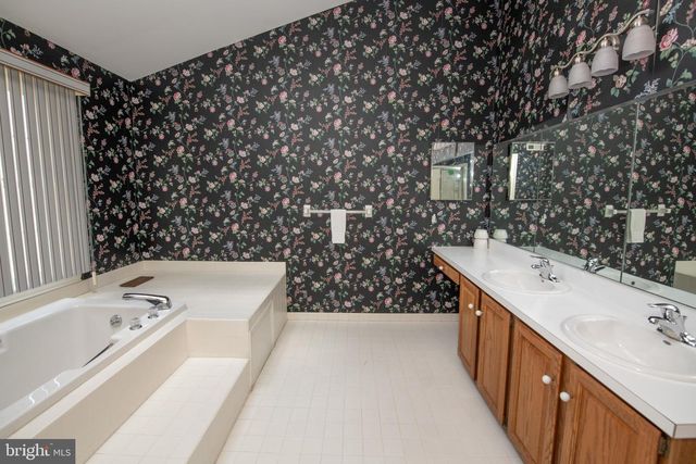 19 ZELKOVA DR, Holland, PA 18966