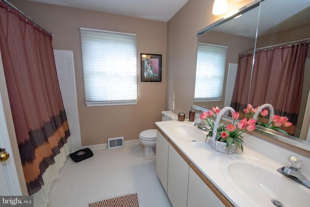 19 ZELKOVA DR, Holland, PA 18966