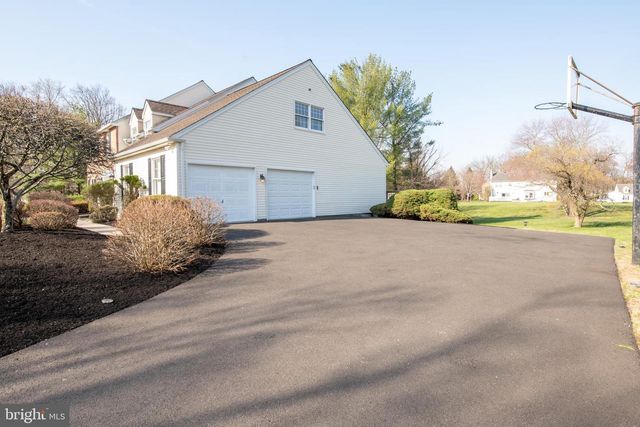 19 ZELKOVA DR, Holland, PA 18966