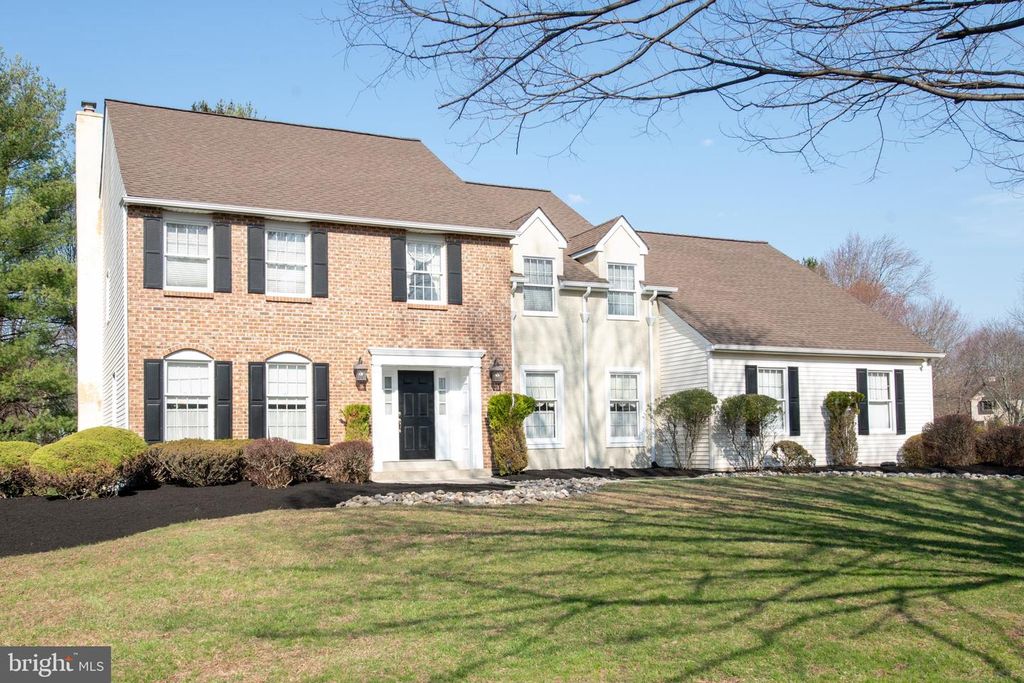 19 ZELKOVA DR, Holland, PA 18966