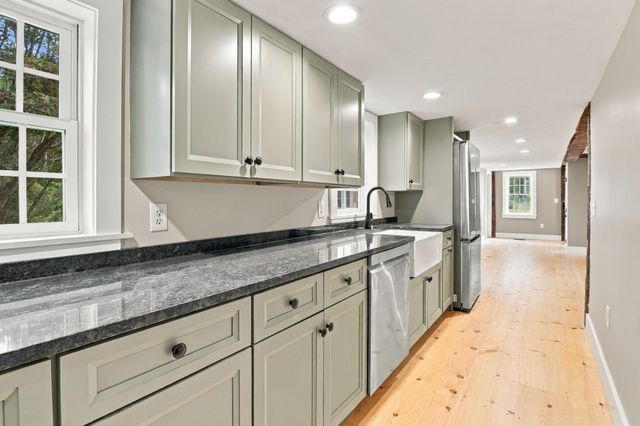 67 Stone School Road, Sutton, MA 01590