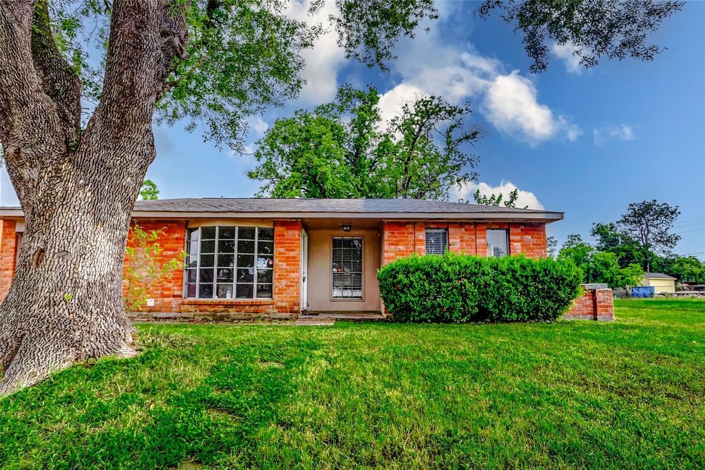 4969 E Ridge Creek Drive, Houston, TX 77053
