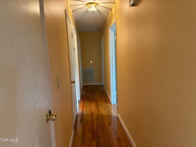 3524 Lakeshore Drive, Kingsport, TN 37663