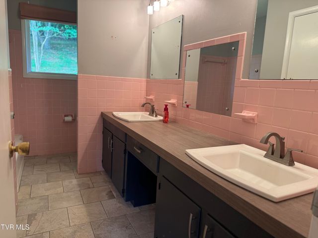 3524 Lakeshore Drive, Kingsport, TN 37663