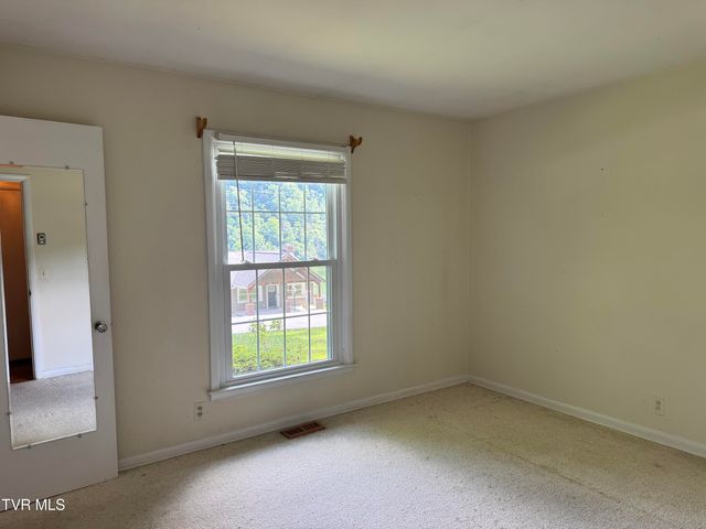 3524 Lakeshore Drive, Kingsport, TN 37663