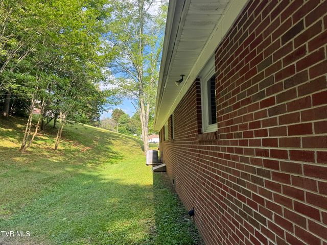 3524 Lakeshore Drive, Kingsport, TN 37663