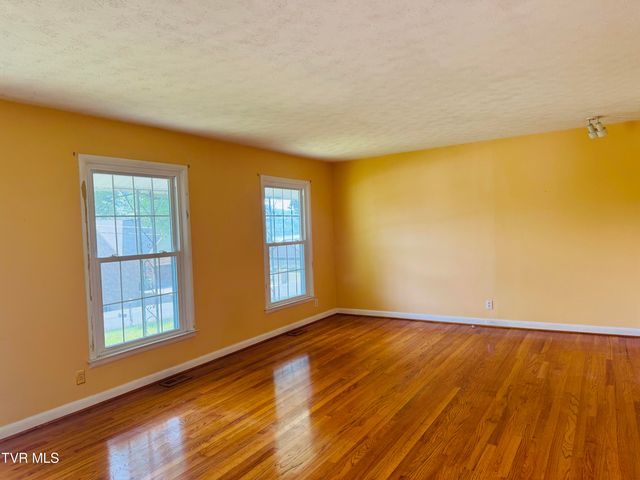 3524 Lakeshore Drive, Kingsport, TN 37663