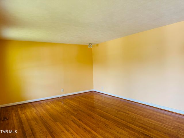 3524 Lakeshore Drive, Kingsport, TN 37663