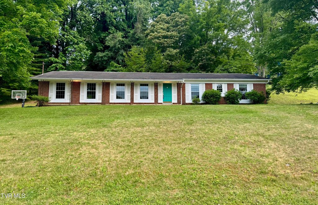 3524 Lakeshore Drive, Kingsport, TN 37663
