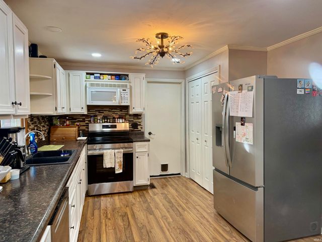 7889 S Ladoga Road, Ladoga, IN 47965