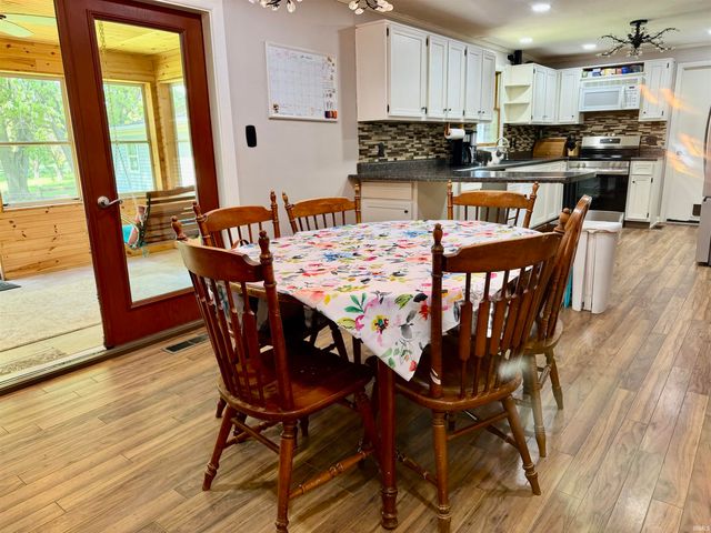 7889 S Ladoga Road, Ladoga, IN 47965