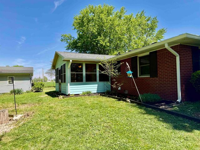 7889 S Ladoga Road, Ladoga, IN 47965