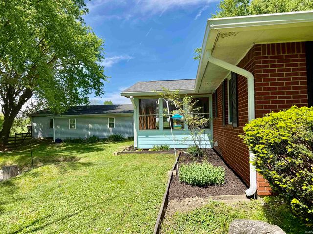 7889 S Ladoga Road, Ladoga, IN 47965
