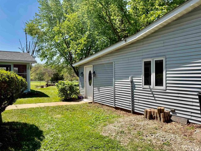 7889 S Ladoga Road, Ladoga, IN 47965