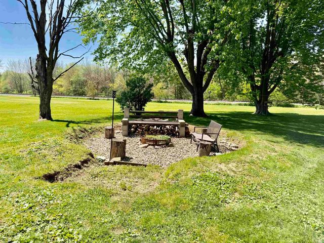 7889 S Ladoga Road, Ladoga, IN 47965
