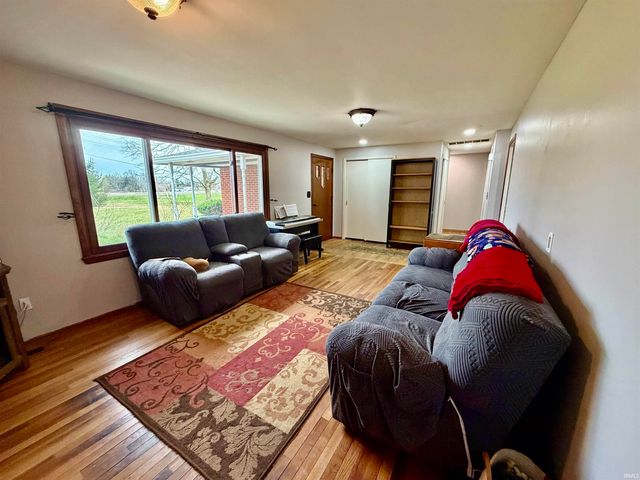 7889 S Ladoga Road, Ladoga, IN 47965