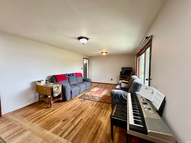 7889 S Ladoga Road, Ladoga, IN 47965