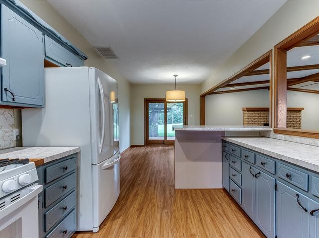 3555 E Imhoff Road, Norman, OK 73026