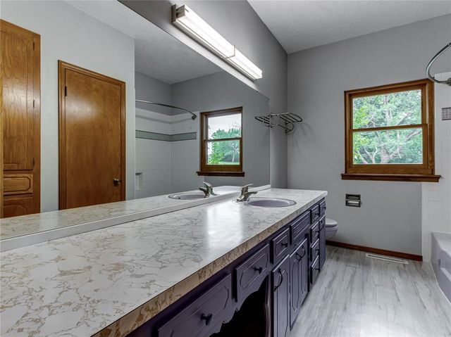 3555 E Imhoff Road, Norman, OK 73026