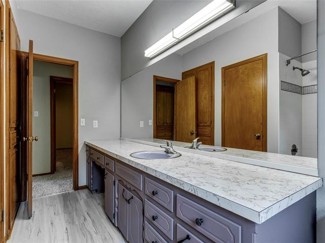 3555 E Imhoff Road, Norman, OK 73026