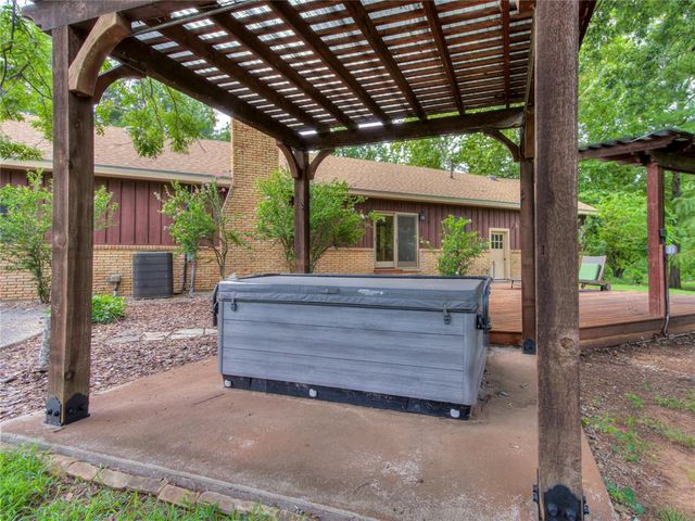 3555 E Imhoff Road, Norman, OK 73026