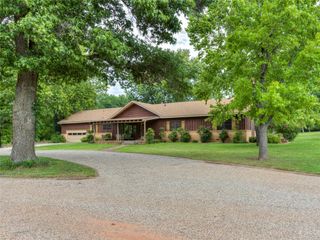 3555 E Imhoff Road, Norman, OK 73026